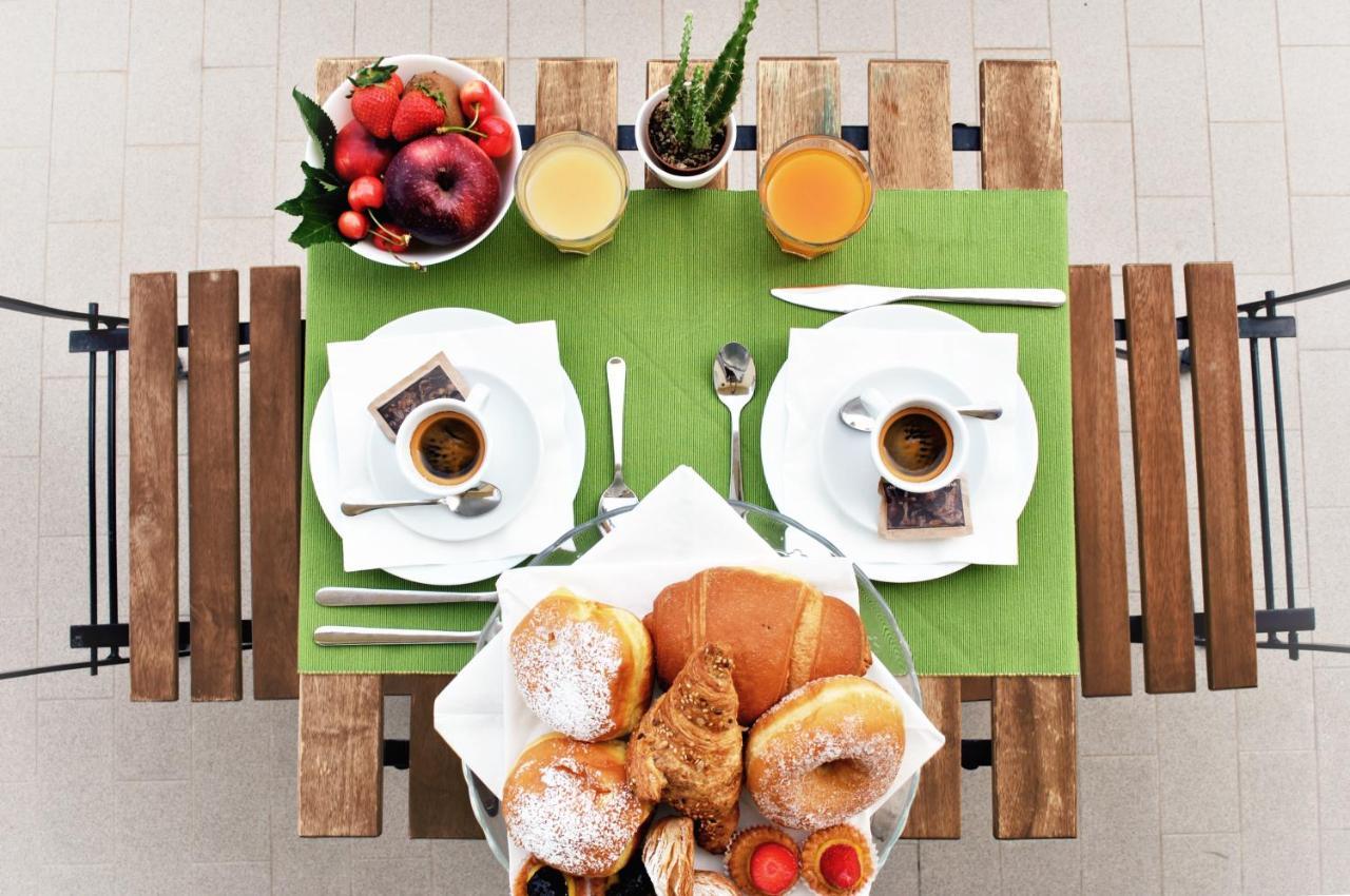 Hotel Aria Di Mare - Bed & Brunch In Centro A Riccione Exterior foto