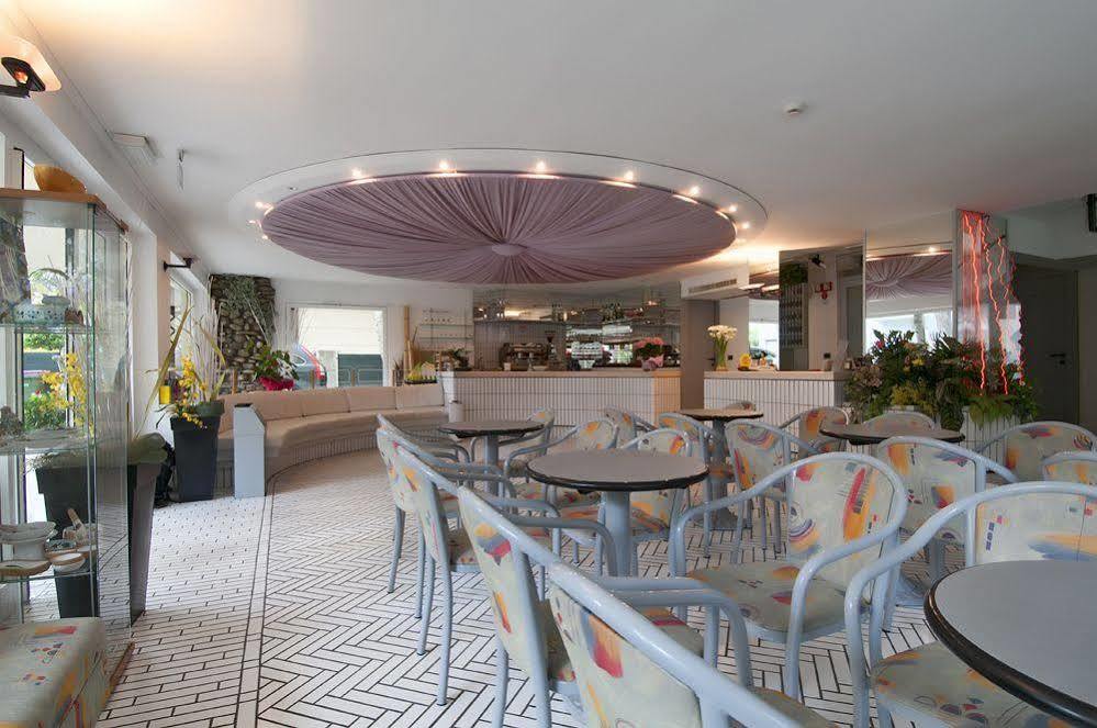 Hotel Aria Di Mare - Bed & Brunch In Centro A Riccione Exterior foto
